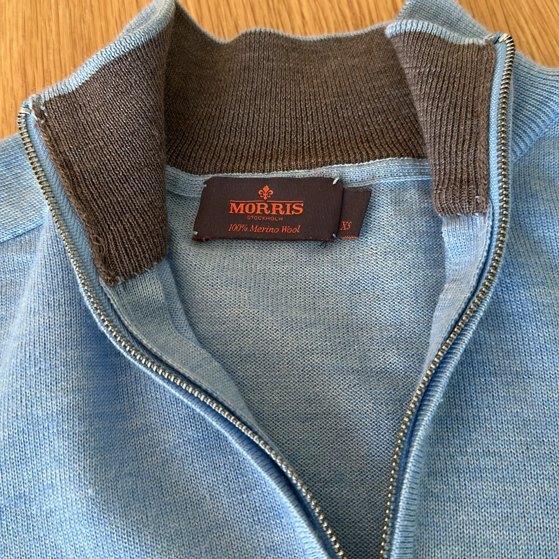 Ljusblå merinoullströja Morris half zip - 1