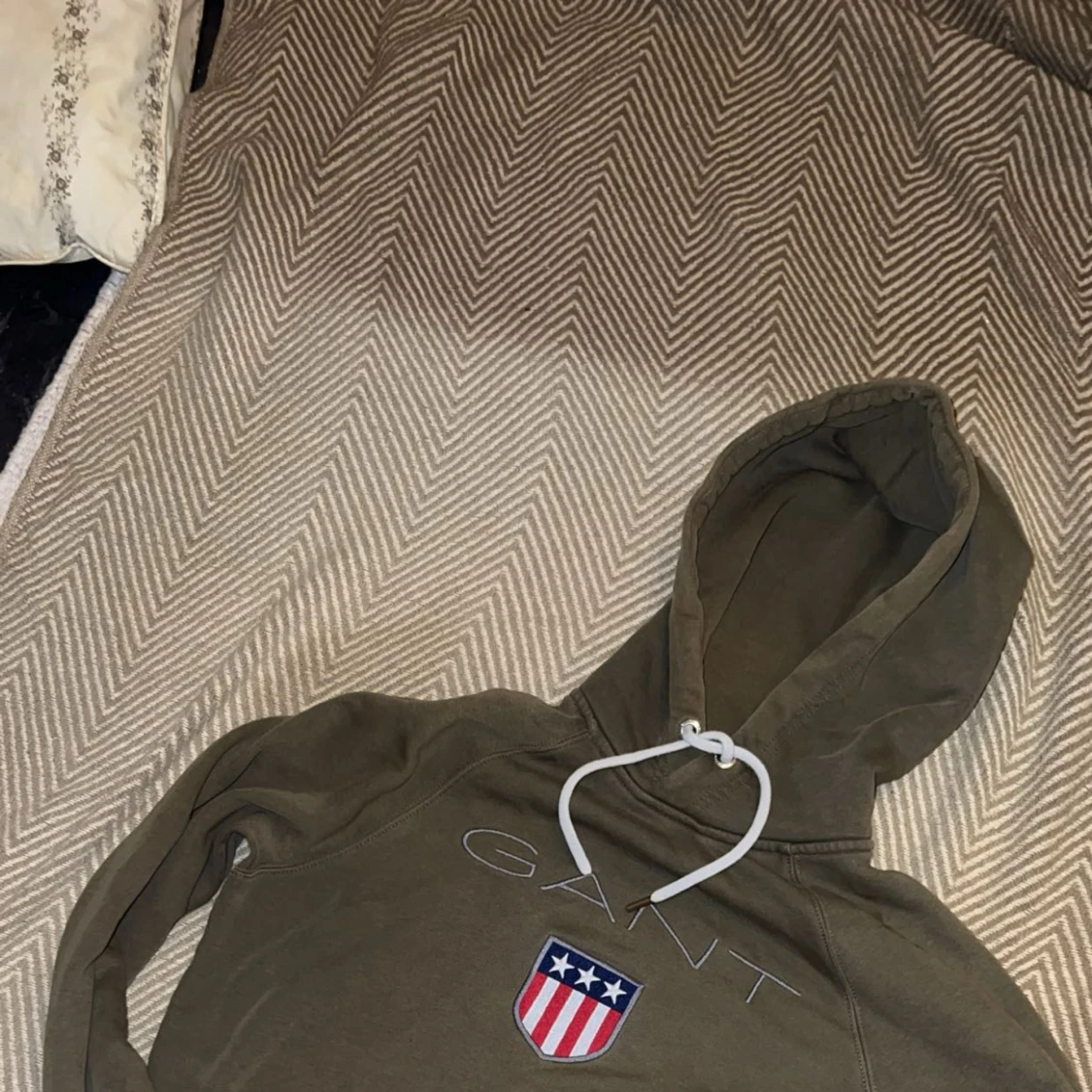 Olivgrön hoodie från Gant XS - 1