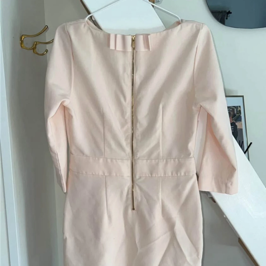 Ljusrosa knälång klänning - 1