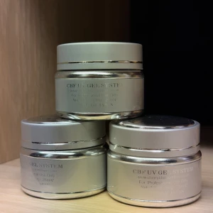 CBF UV Gel System Pink - Säljer CBF UV Gel System i snygga silvriga burkar, perfekt för dig som gillar att fixa naglarna hemma. Burkarna  är märkta med 'Pink'. Proffsig gel från Japan, 26ml per burk. Alla 3x för 220kr. Helt nya. Sammanlagt 78ml.