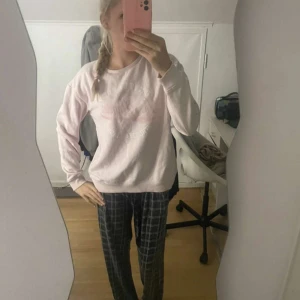Ljusrosa sweatshirt - En jätte skön tröja!