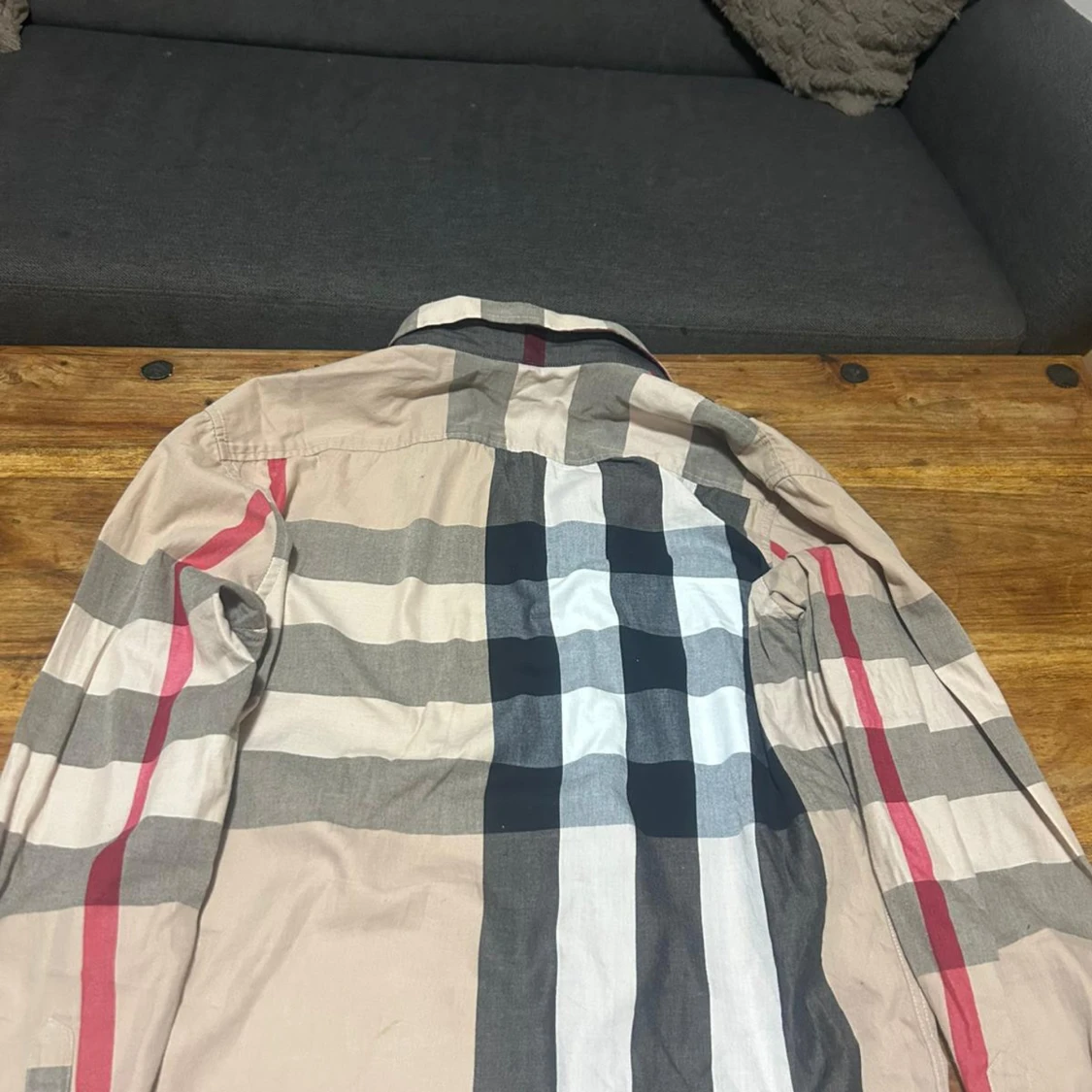 Rutig Burberry skjorta i beige och svart - 1