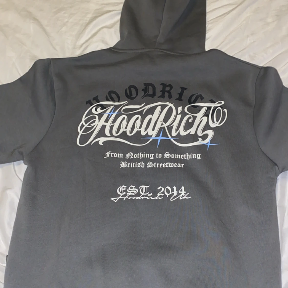 Grå hoodie från Hoodrich med tryck - 1