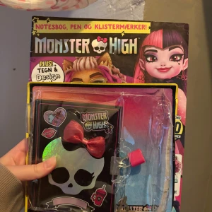 Norsk/Dansk monster high magasin - Vet inte om den e dansk elr norsk lol. Kmr med dagbok + lås