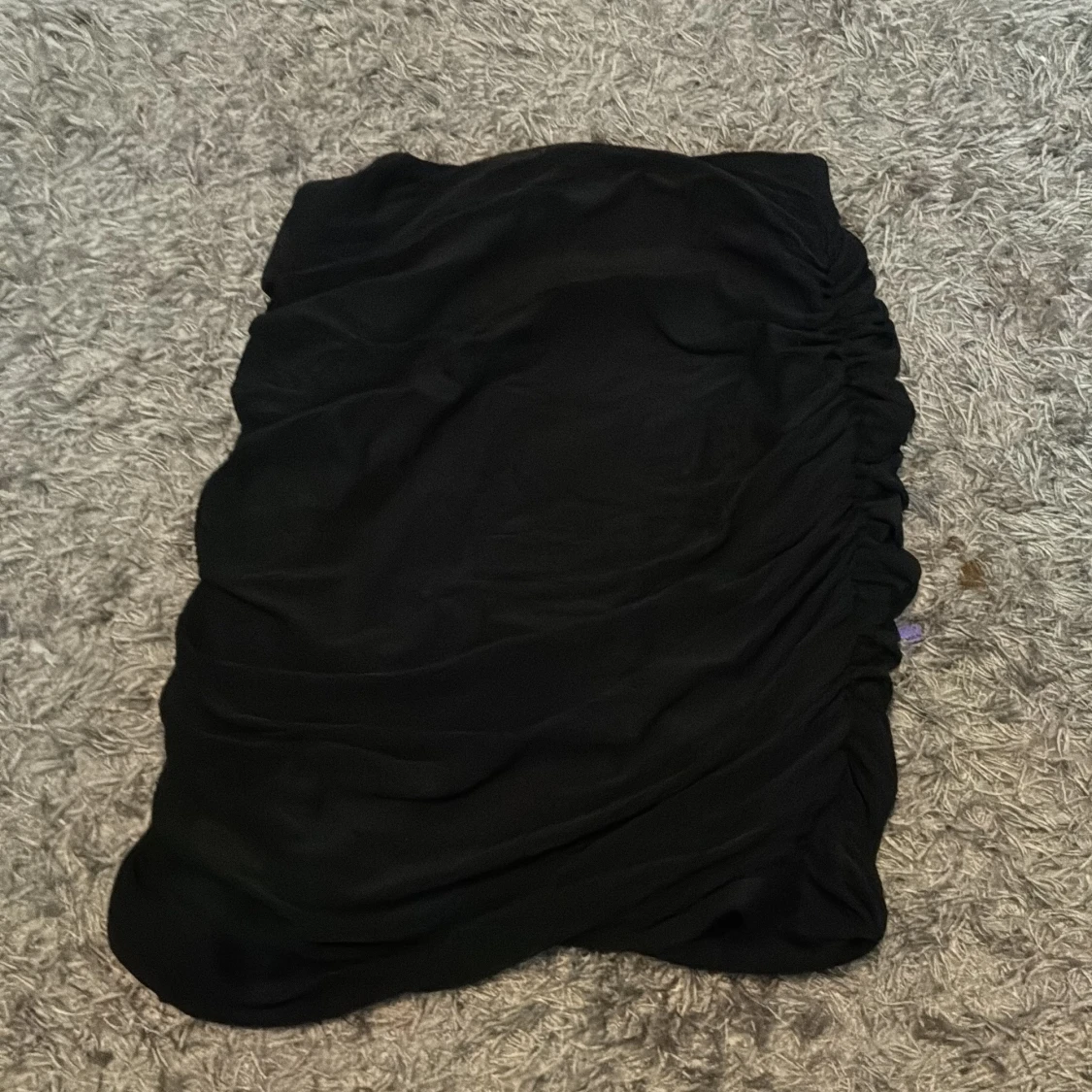 Svart kortkjol med rynk från SHEIN