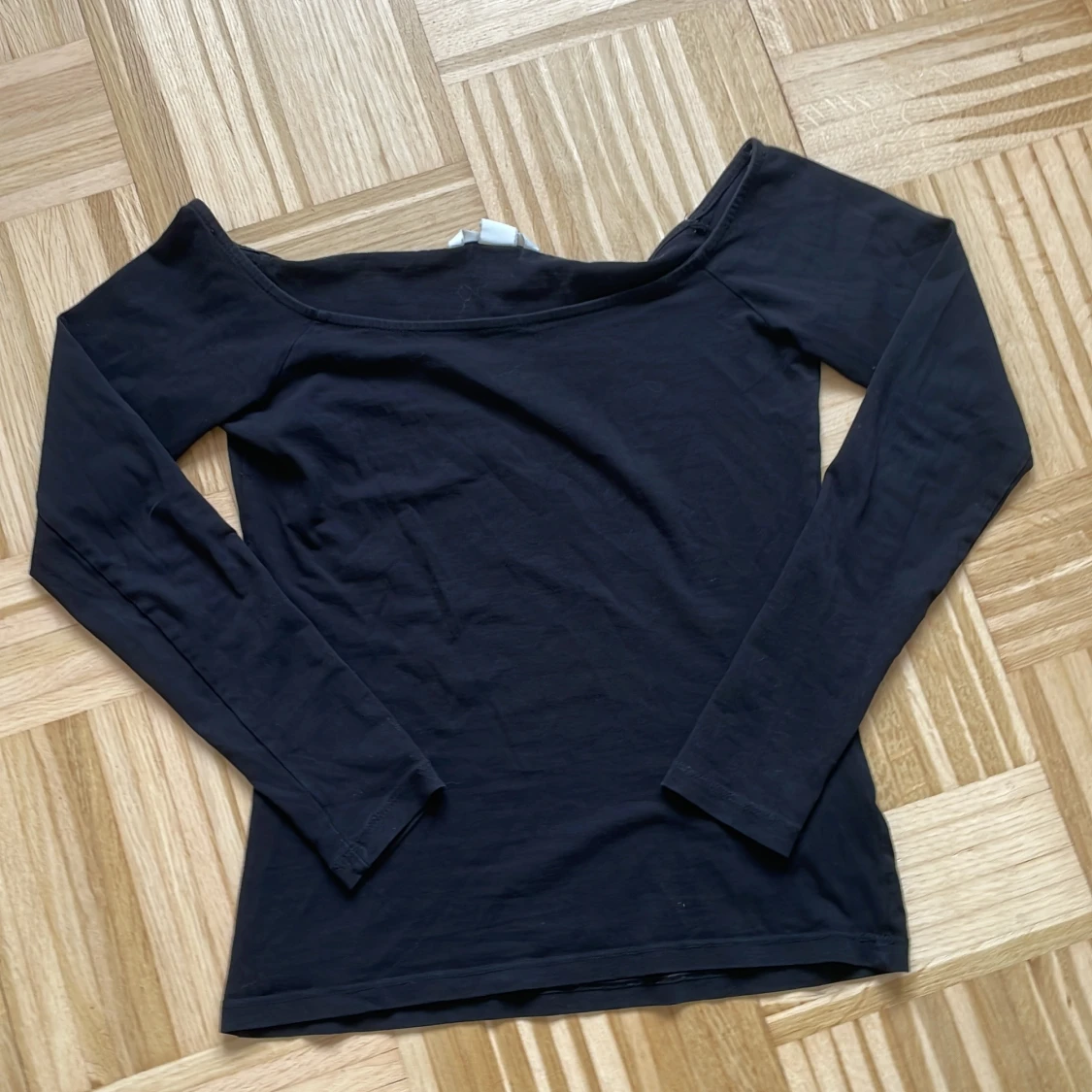 Svart offshoulder topp från H&M