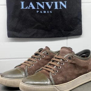 Lanvin - Snygga lanvin i sällsynt color way | skicket får ni avgöra själva men skulle ända säga 7-8/10 | allt og ingår, skor, dust bag och box | vill ni ha mer bilder eller frågor så är det bara att skrev | priset är inte fast | storlek 42 men passar 41-43 | 🤝🔥👑