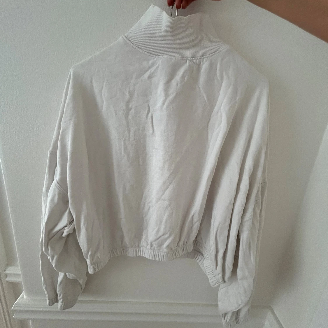 Vit croppad tröja med half zip - 1