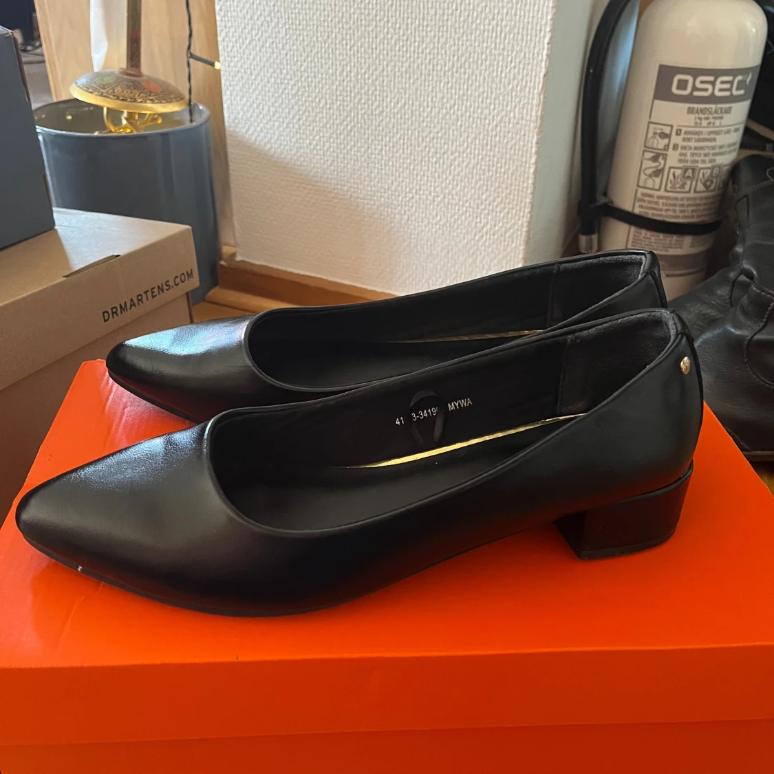 Svarta pumps med låg klack, stl 41 - 1