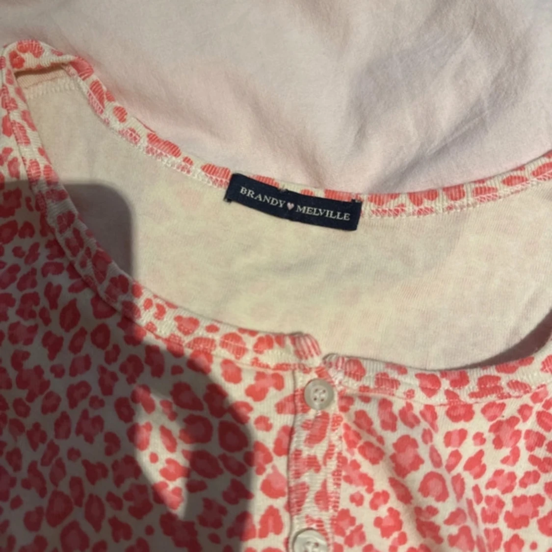 Leopardmönstrad topp från Brandy Melville - 1