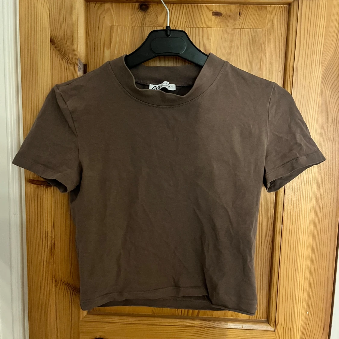 Brun kortärmad topp från Zara