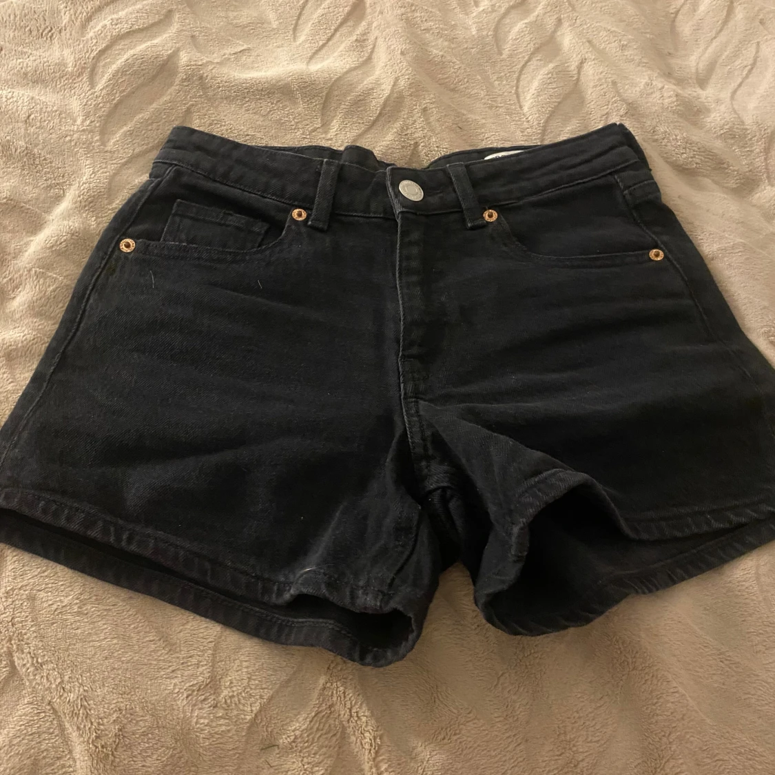 Svarta jeansshorts från Vero Moda XS