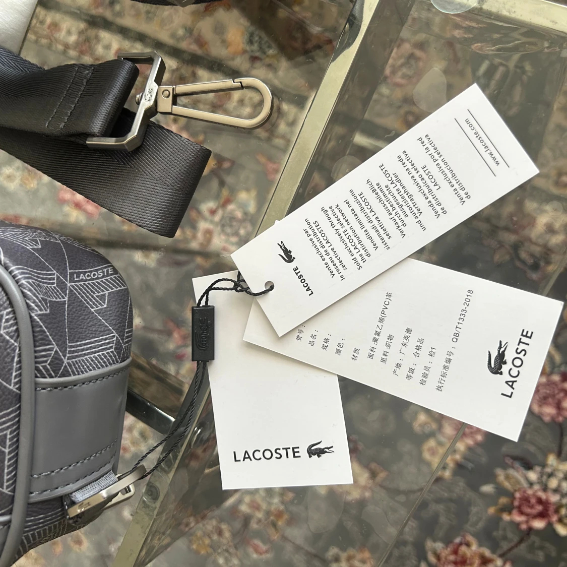 Grå axelväska från Lacoste - 3