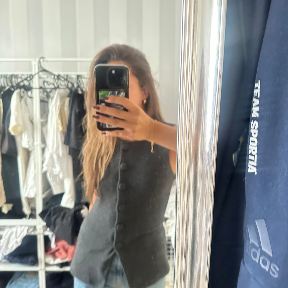 Mörkgrå tröja med knappar - 2