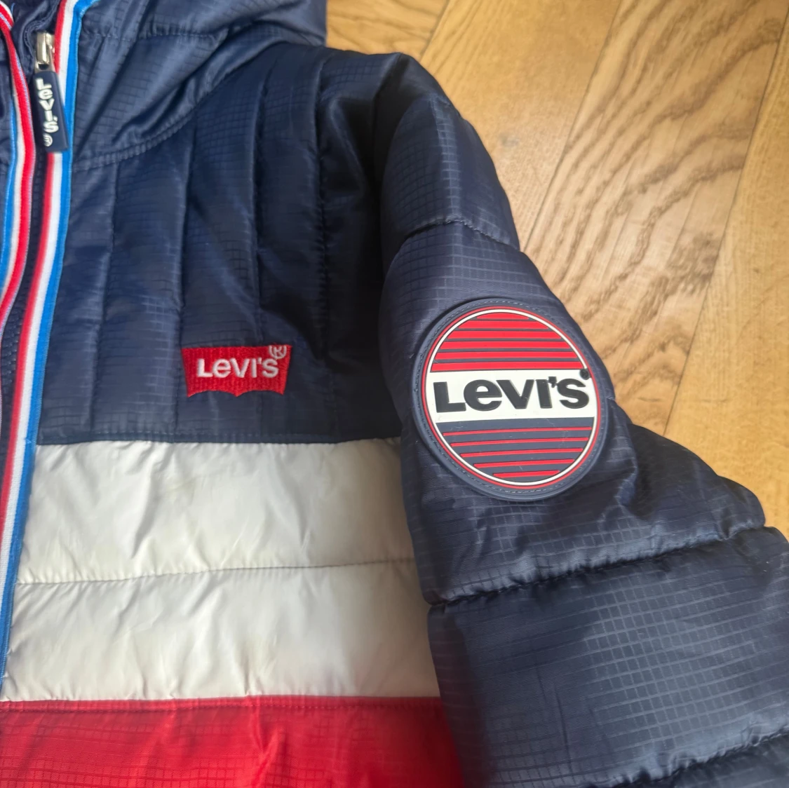 Levi's pufferjacka med huva 152 cm - 2