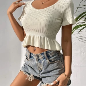 Söt volang topp - Säljer denna söta topp då den inte används💞