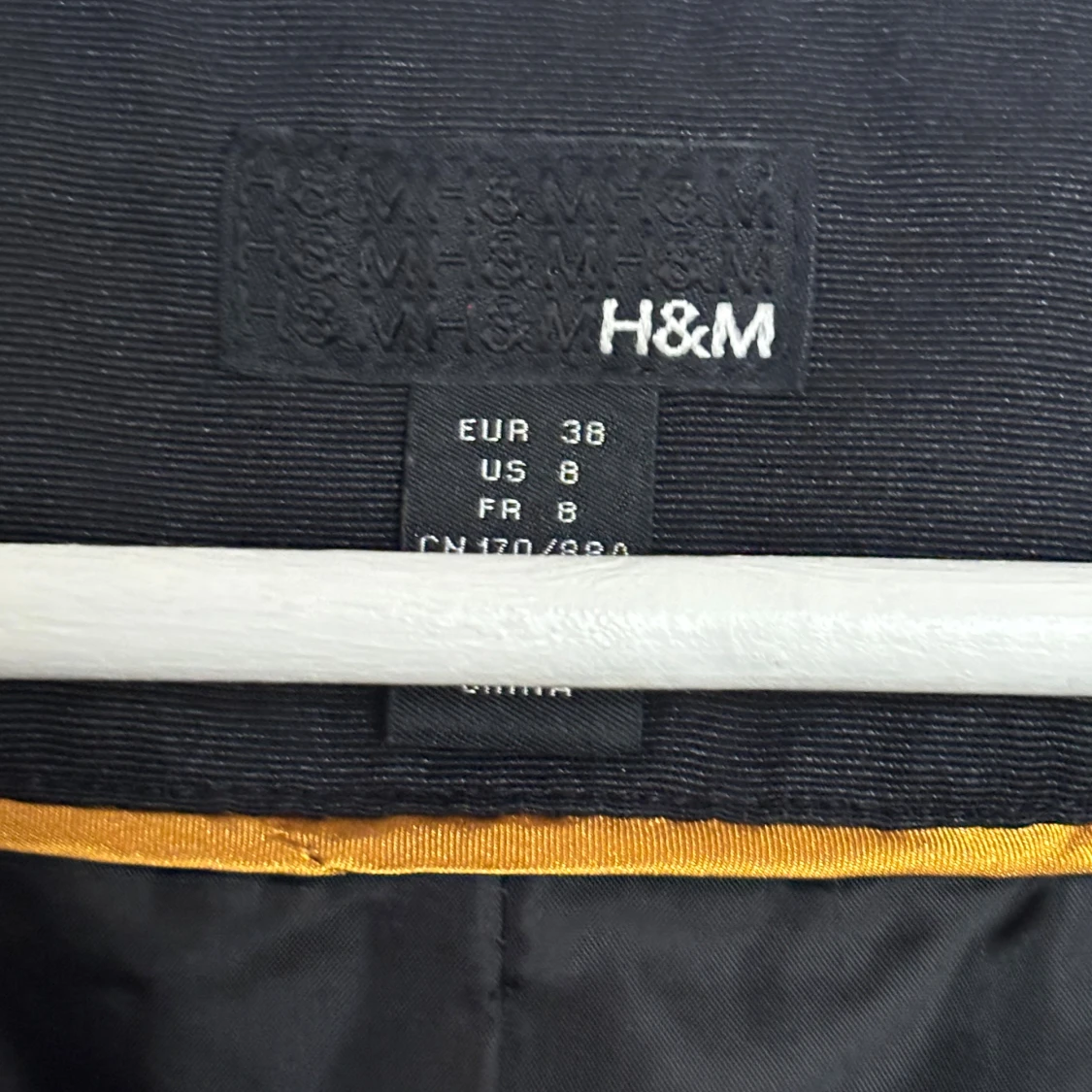 Svart kappa från H&M med stora knappar - 1