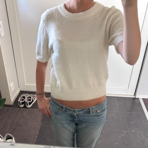 Stickad tshirt  - Jättesöt oanvänd stickad tshirt i alpackablend!! 