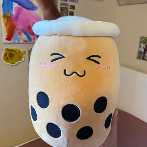 Fräsch bubble tea gosedjur  - En söt och fräsch boba/bubble tea gosedjur. Produkten är i mycket gott skick utan synligt slitage eller defekter💕