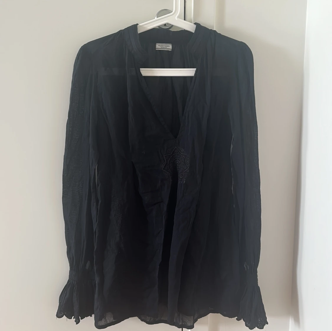 Svart långärmad blus från Hunkedory
