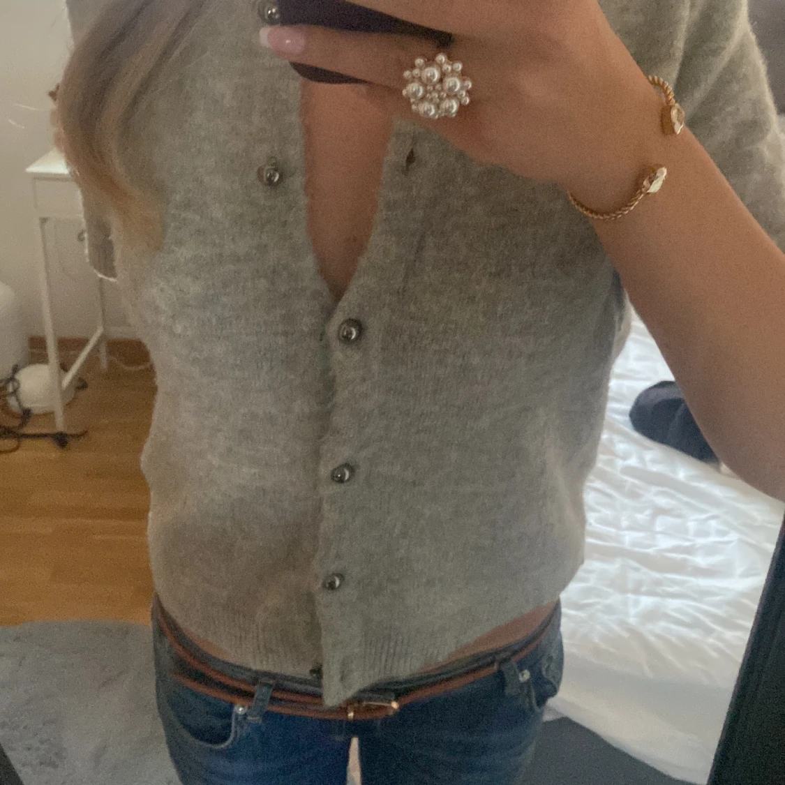 Grå kortärmad kofta med knappar - 2