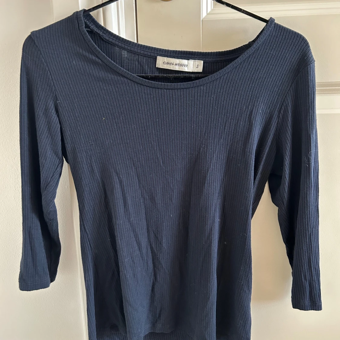 Mörkblå ribbad topp Carin Wester - 1