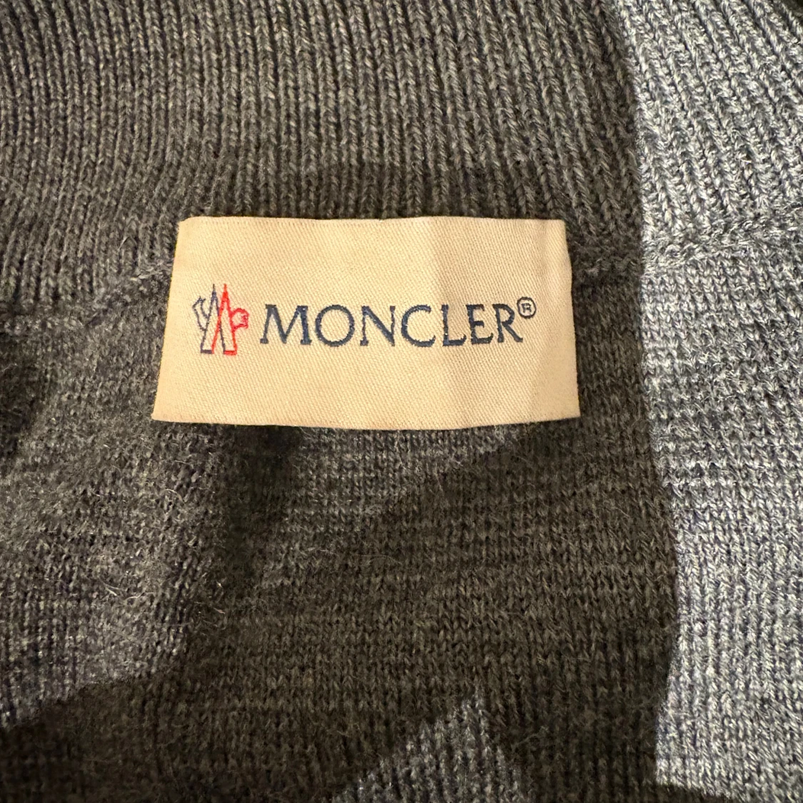 Grå pufferjacka från Moncler - 3