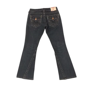 True religion bootcut jeans - Feta bootcut jeans från True religion🟥Dam storlek w24🟥Dma för frågor eller fler bilder👍