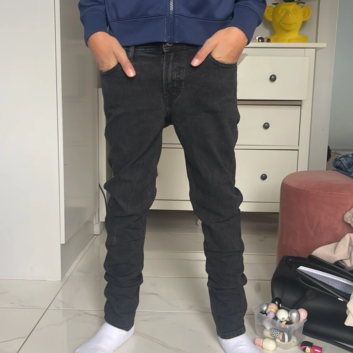 Svarta jeansbyxor i slim fit