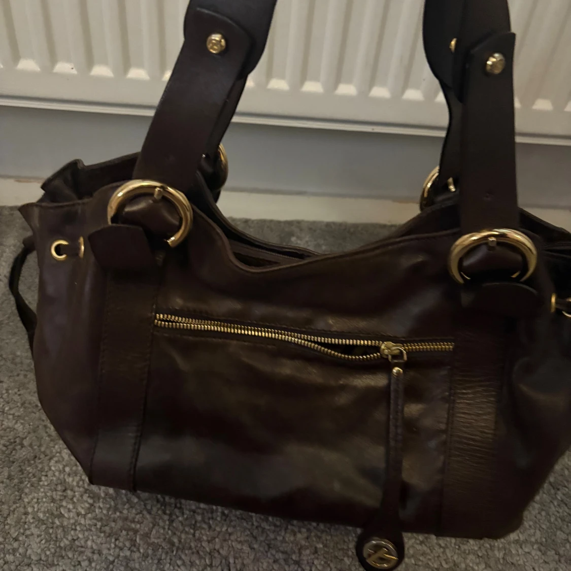 Mörkbrun axelväska 