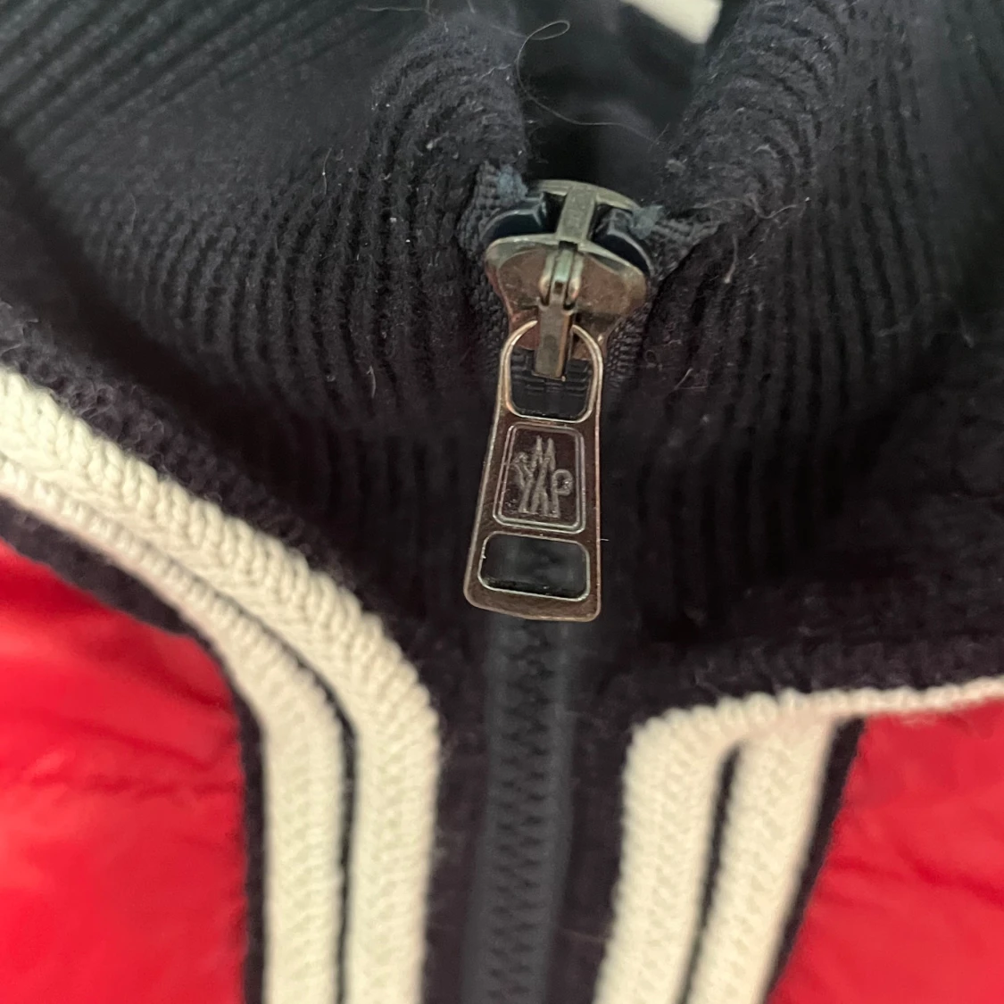 Röd och mörkblå Moncler cardigan  - 2