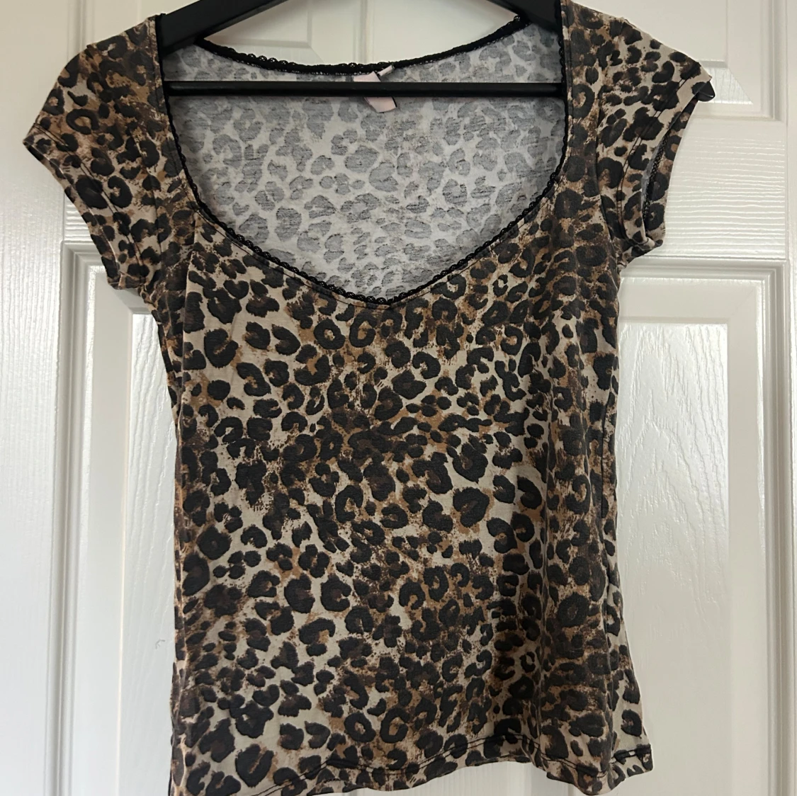 Leopardmönstrad topp från Nelly