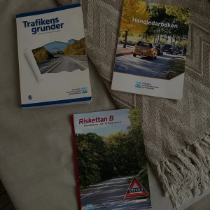 Körkortsböcker  - Tre böcker för körkort. Böckerna är i fint skick. 