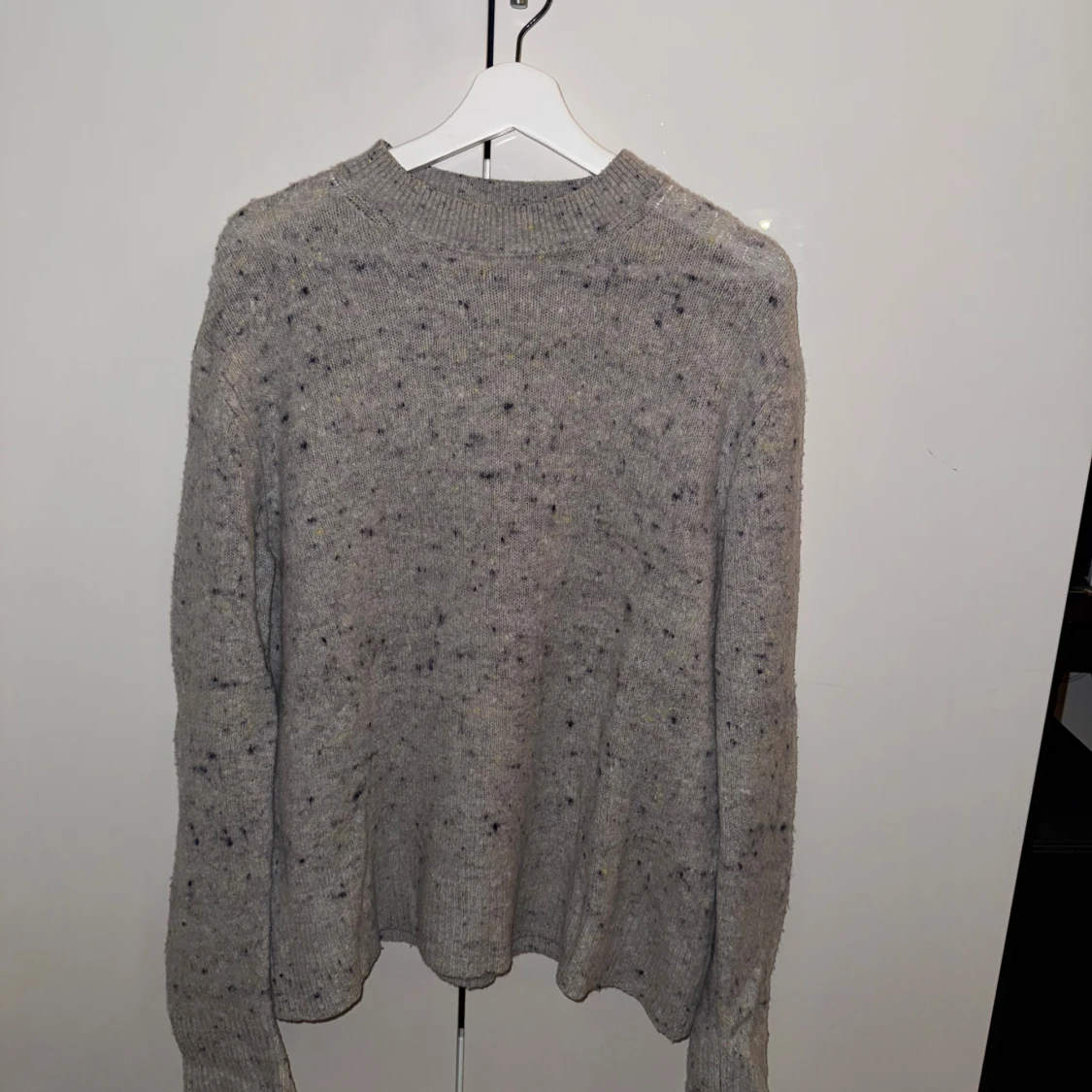 Grå stickad tröja Acne Studios