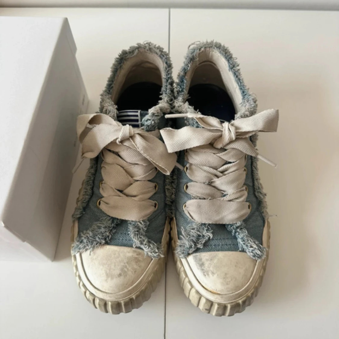 Zimmermann denim sneakers med fransar - 3