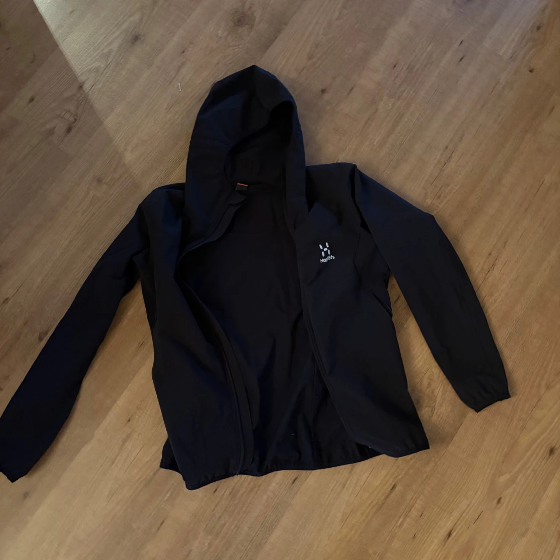 Svart vindjacka från Haglöfs med huva - 1