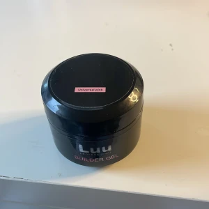 Luu nails gelé - Helt oöppnad, texten har försvunnit lite då jag har fått aceton på burken❤️ 