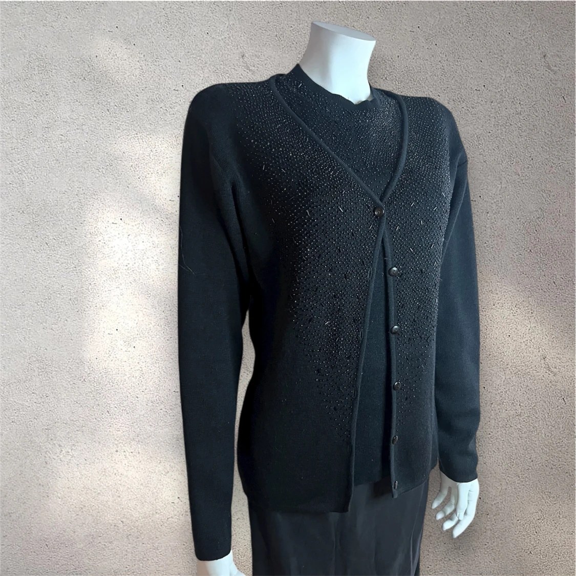 Svart kofta och topp med pärlor - 1