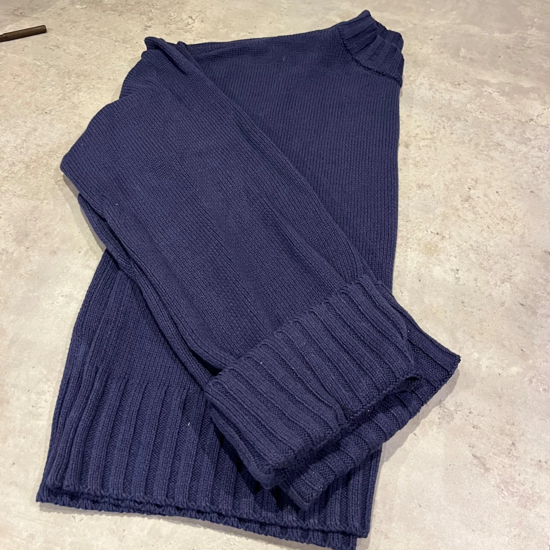 Marinblå stickad tröja från NA-KD - 4