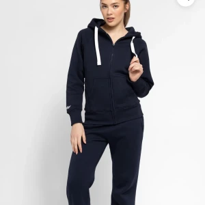 Ljusblått russemerch sett - Säljer detta sett från russemerch i färgen ljusblå, storlek xs kommer inte till användning 