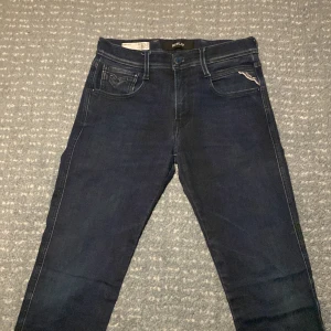 Replay Anbass slim fit - Replay Anbass hyperflex slim fit. Mycket bra skick!       Storlek: W28 L32                                                         Pris:499✅