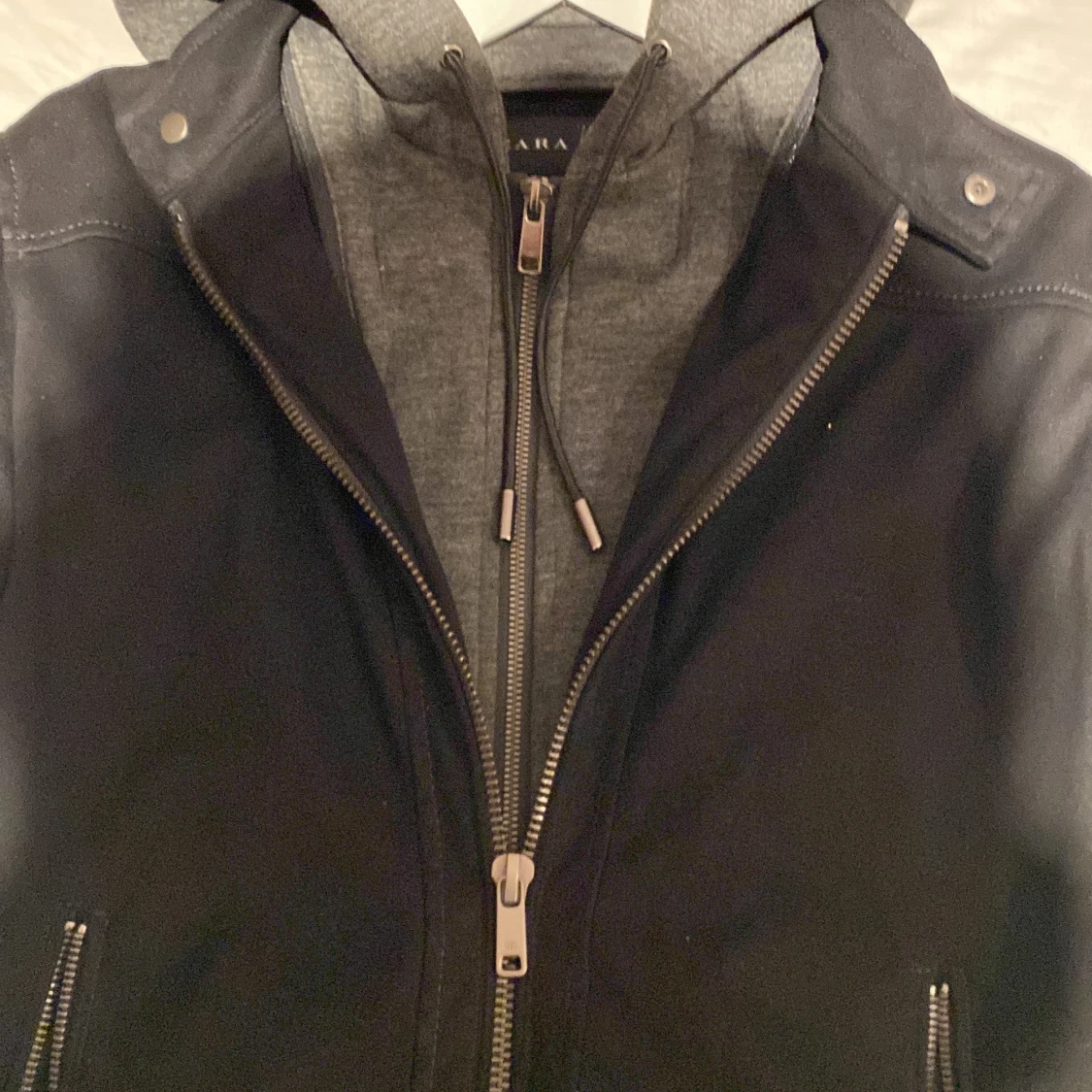 Svart jacka med grå hoodie Zara Man - 2