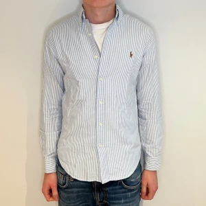 Ralph lauren skjorta - Ralph lauren skjorta | Skick: 9,5/10 | Size - S | Märke - Ralph lauren | Fraktar via postnord eller instabox på köparens bekostnad | Hör av dig vid minsta fråga eller fundering // RDL