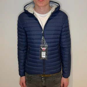 Colmar jacka  - Colmar jacka herr | Skick: 10/10 (HELT NY) | EU 46/XS | Fraktar via postnord eller instabox på köparens bekostnad | Hör av dig vid minsta fråga eller fundering! 