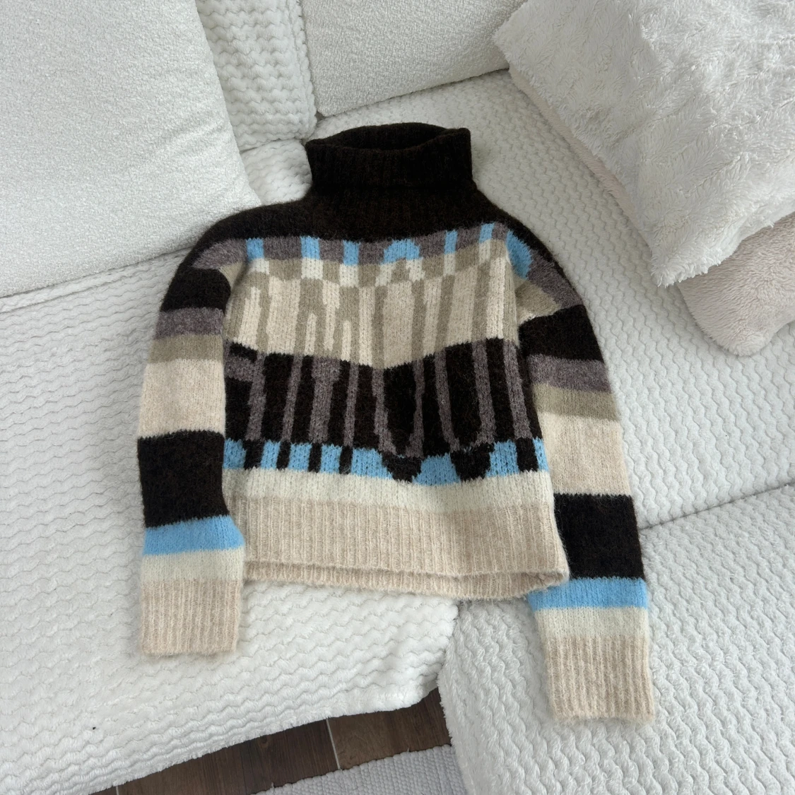 Stickad tröja med polokrage  - 2