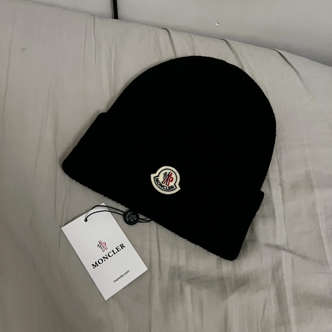 Moncler mössa