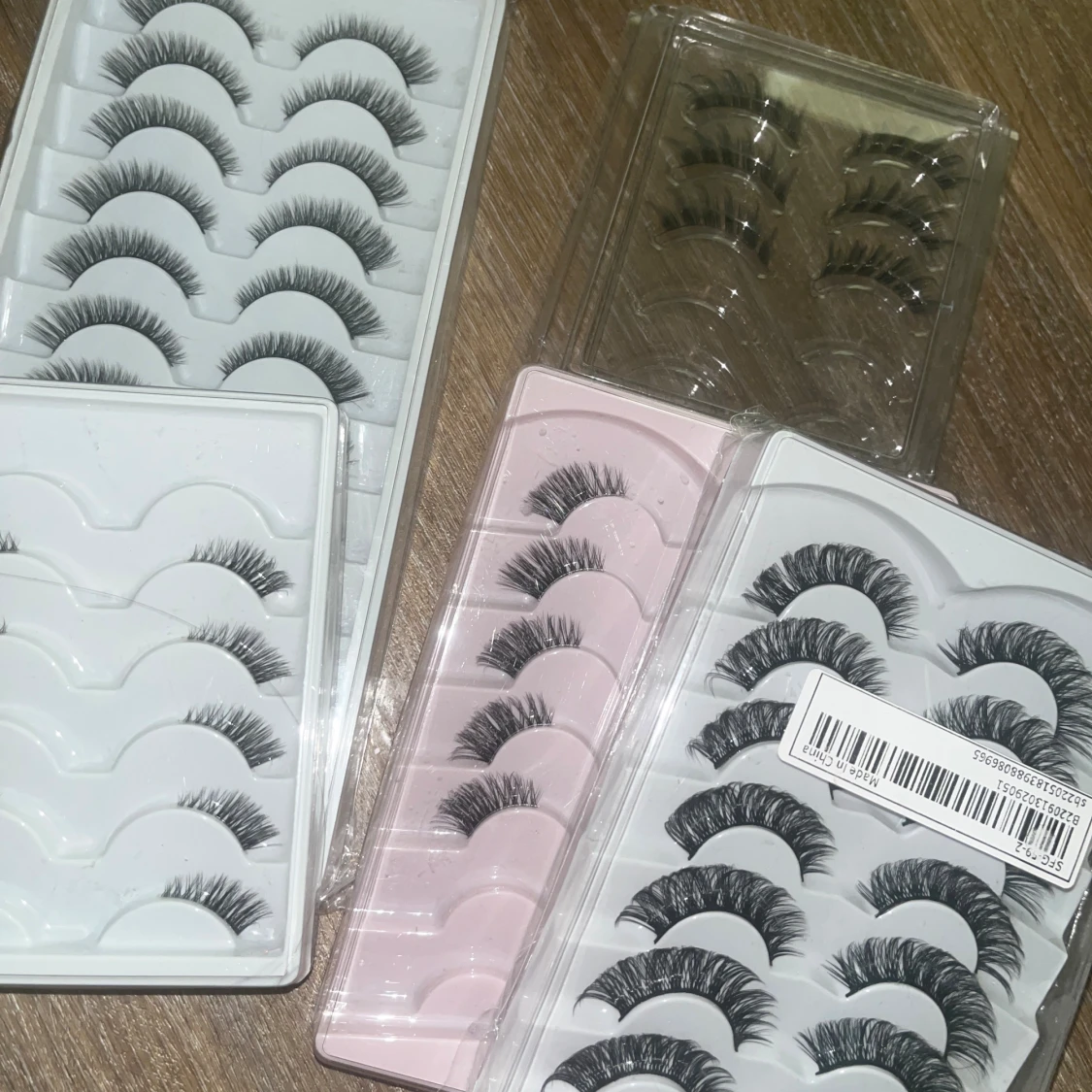 Flera set lösögonfransar