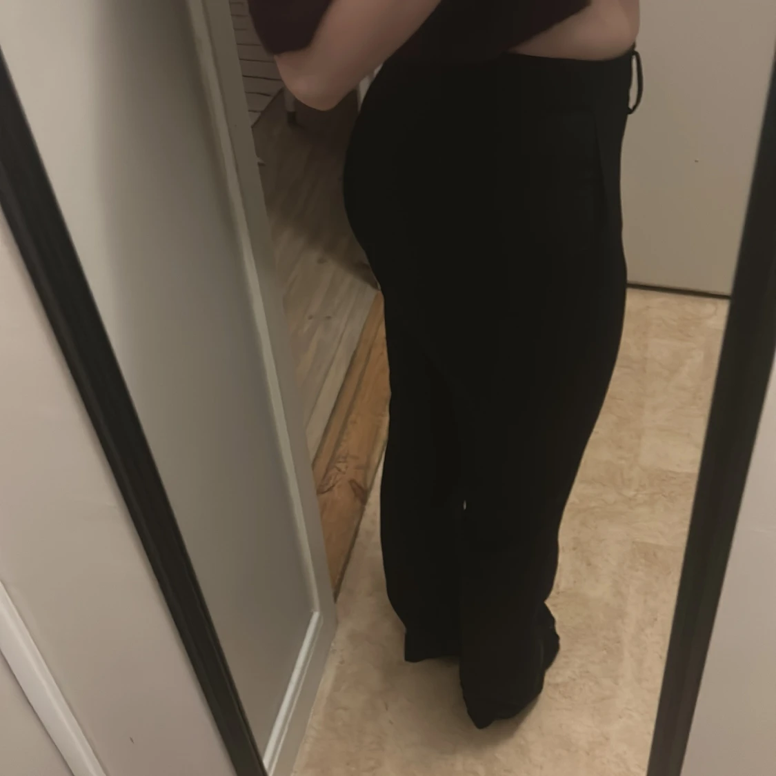 Svarta bootcut byxor med hög midja - 1