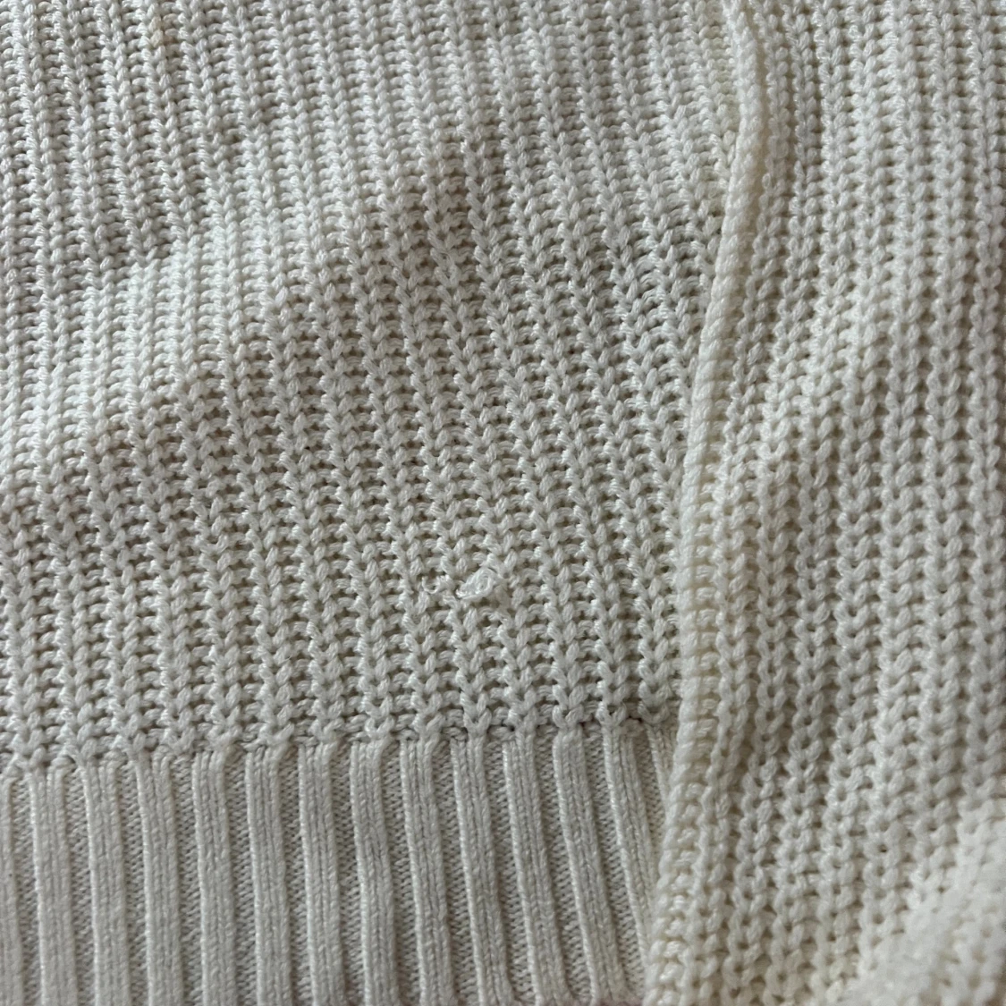 Beige stickad polotröja från H&M - 1
