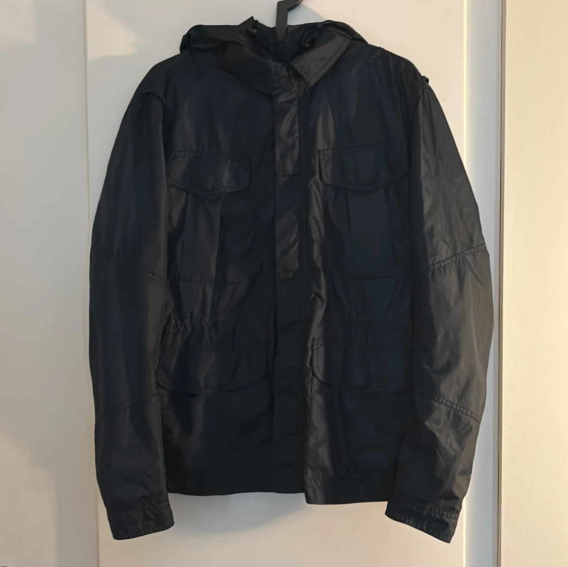 Mörkblå vindjacka från Acne - 1